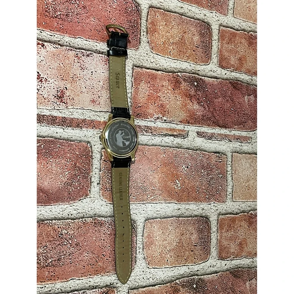 Stauer‎ Metropolitan Gold Tone Watch Roman Numeral Date Black Leather Strap Box